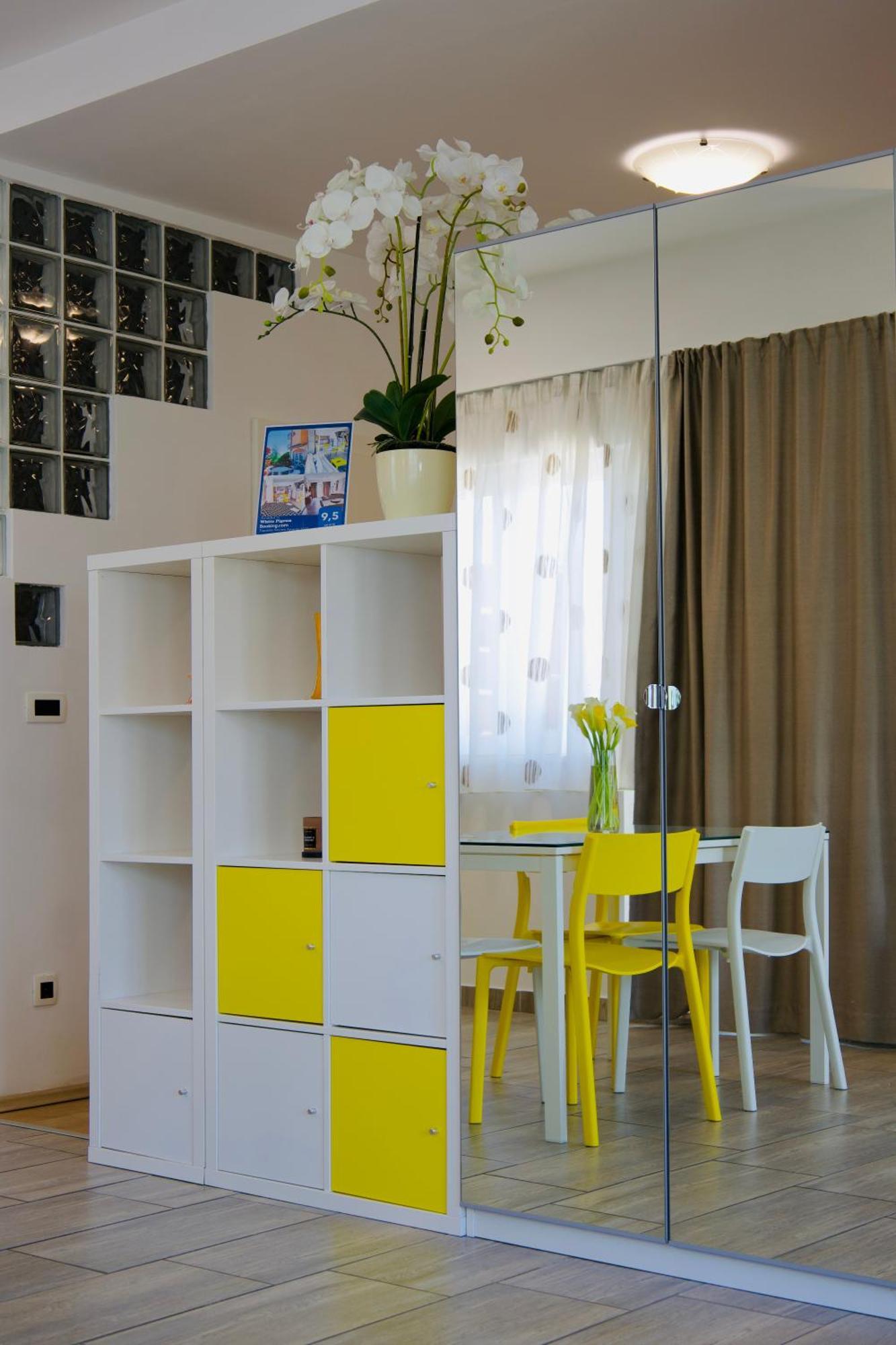 Apartment White Pigeon *